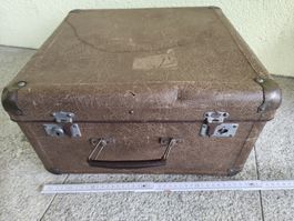 Valise vintage marron, idéale pour décor rétro!