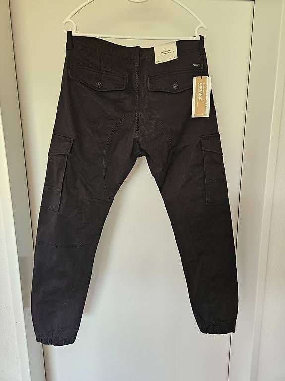 Pantaloni: Jack & Jones Cargo Pants / 33 32 / CHF 69.90 – Usato da Schliern b. Köniz venduto da sciurrrus 3