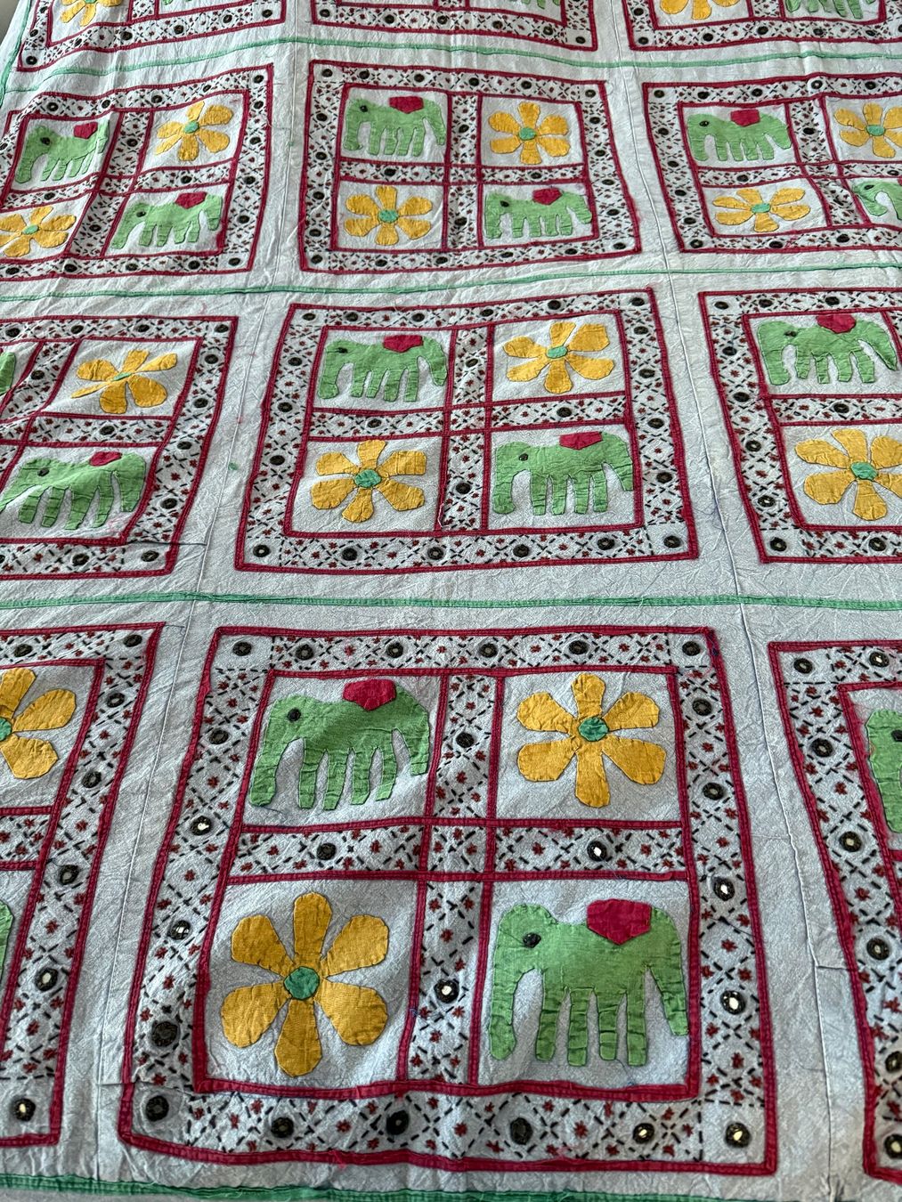 Coperte: Tagesdecke indisch Elefanten Blumenmuster – Usato da Basel venduto da karpfen17 1