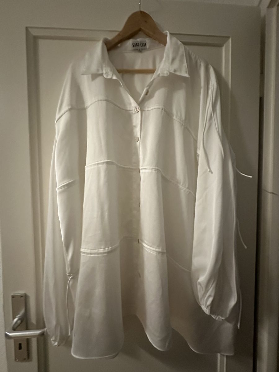 Robes: Robe blanche taille L femme – D'occasion à Chêne-Bourg par raf_k9v7