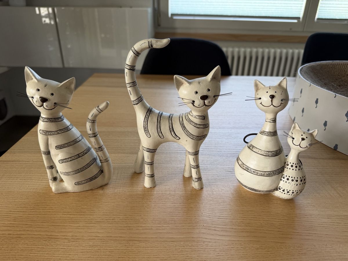 Figurines: Lot de 4 chat décoratifs  – D'occasion à Courtételle par chr_c9zp