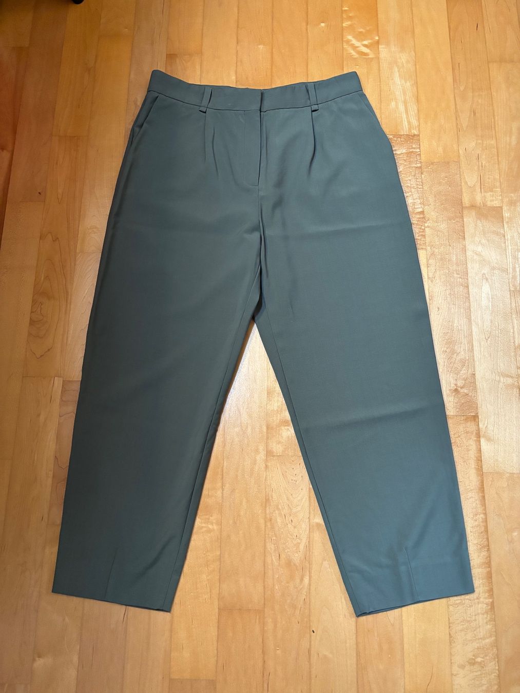 Lotti di vestiti: Lot de 4 pantalons de marques taille 42 – Usato da Vuadens venduto da zazabelle75 4