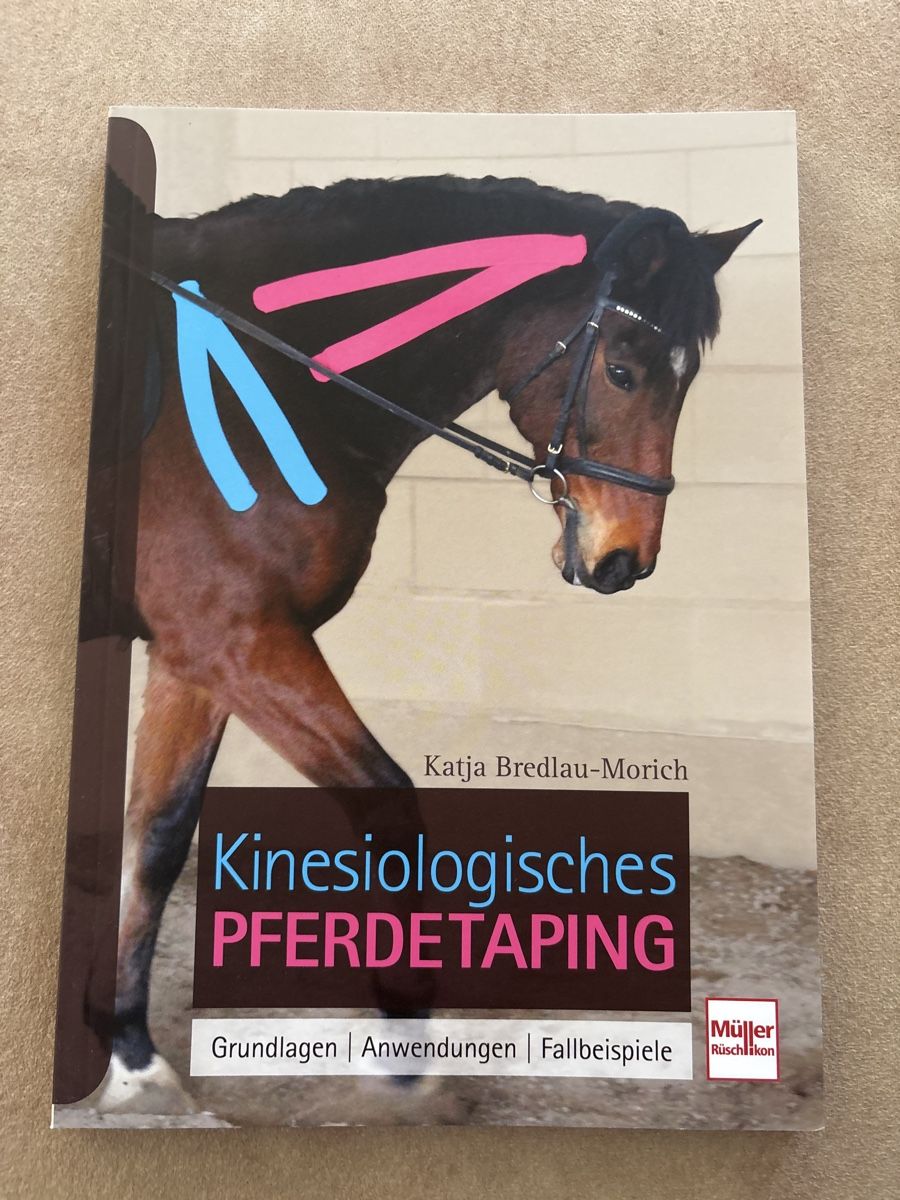 Libri: Buch Kinesiologisches Pferdetaping – Nuovo (secondo la descrizione) da Sisseln AG venduto da Gommibaerli87