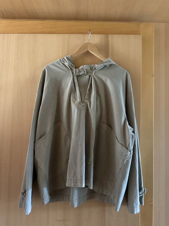 Anorak beige mit Kapuze und Schnalle neuwertig