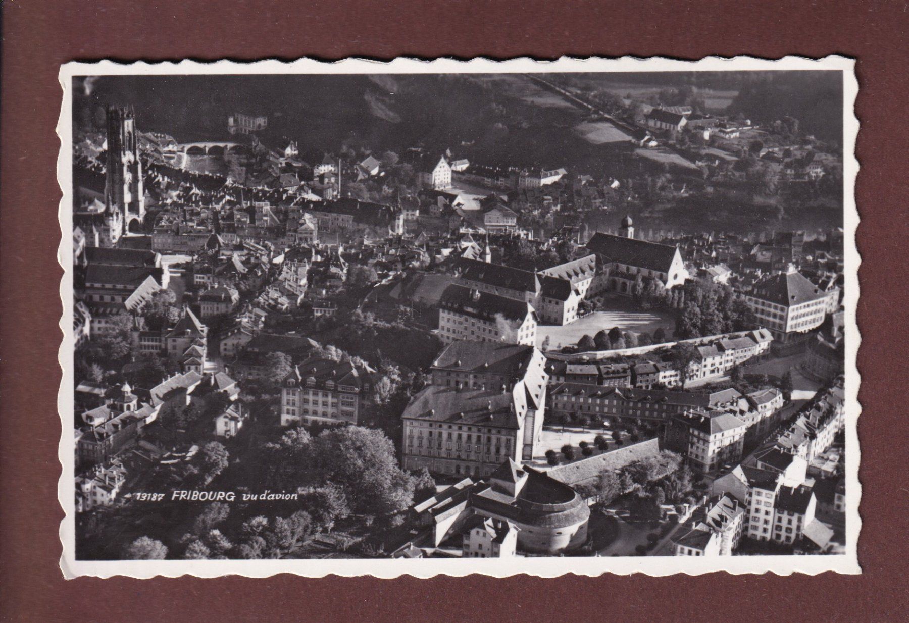 Ansichtskarten: FRIBOURG vu d'avion – Gebraucht aus Pully von nicecards-shop
