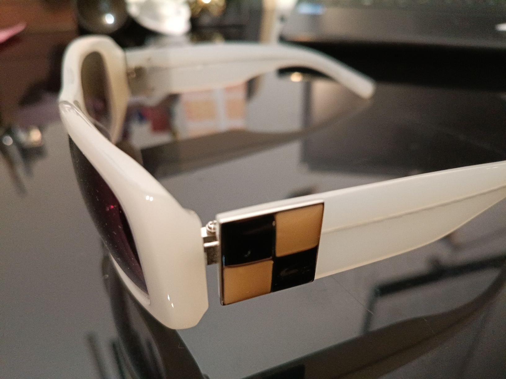 Occhiali & Lenti: Retro Sunglasses - Lacoste, Creamy-white Frame – Nuovo (secondo la descrizione) da Zürich venduto da cat_9cvz