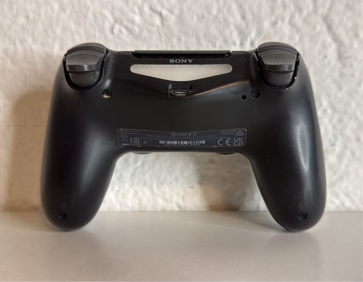 Sony Controller: Sony PlayStation 4 - DualShock 4 Controller Black – Usato da Ehrendingen venduto da bubulence 1