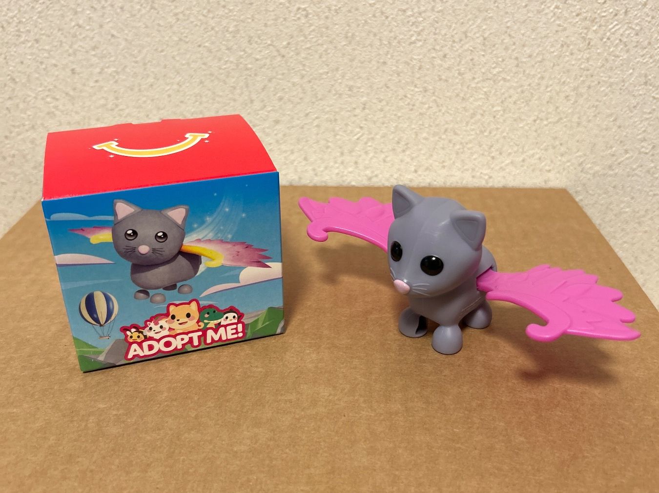 Mc Donald's Giocattoli: McDonalds 2025 Adopt Me! Katze – Nuovo e nell'imballaggio originale da Weissbad venduto da Einer_von_Vielen