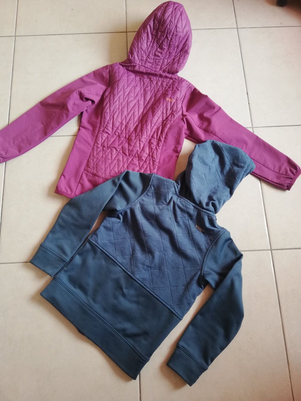 Giacche & Cappotti: Jacke und Pullijäckli Gr.128 top Zustand – Nuovo (secondo la descrizione) da Adelboden venduto da Lammhult 2