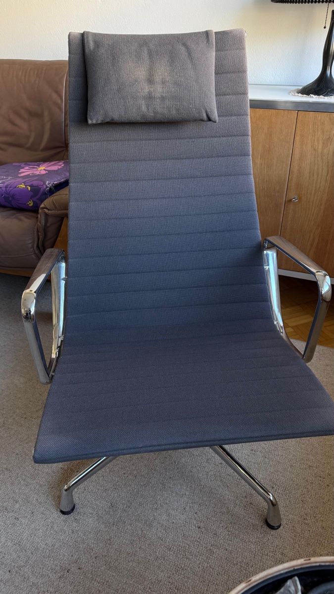 Vitra Poltrone: Vitra Eames EA124 Lounge Chair – Usato da Basel venduto da lau_j25k 6