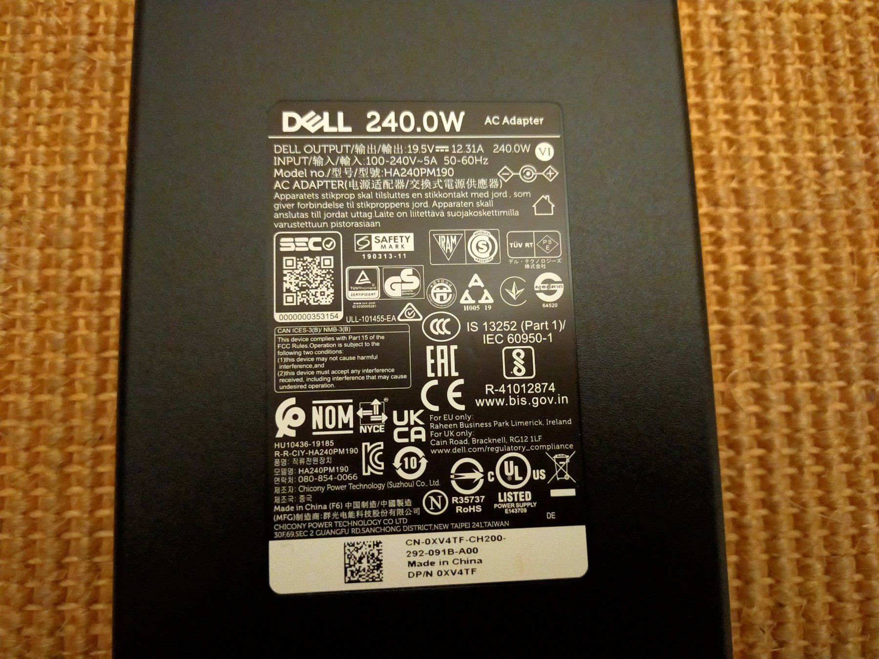 Dell Unità & Adattatore: Dell Notebook Ladegerät 240 Watt AC/DC Adapter – Nuovo (secondo la descrizione) da Wohlen b. Bern venduto da Wannholle 1