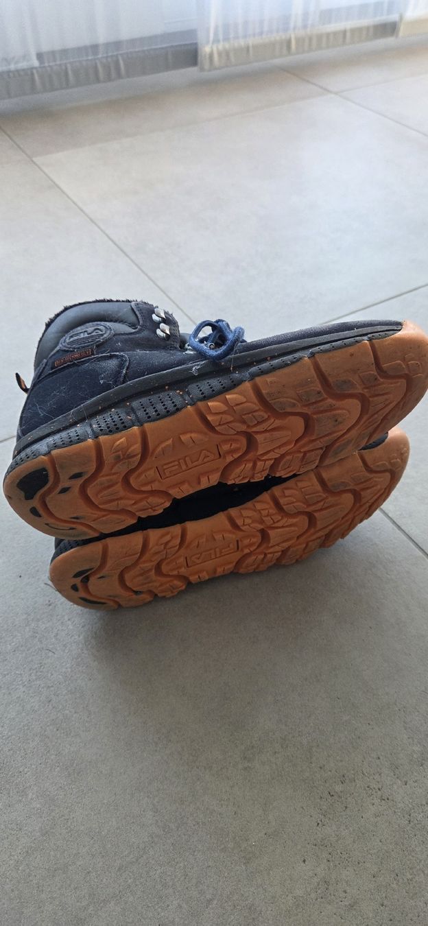 Fila Schuhe für Jungen: Winterschuhe Grösse 37 – Gebraucht aus Hausen am Albis von Bruceundnemo 3