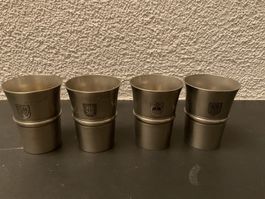 4 Zinnbecher mit Wappen (630g)