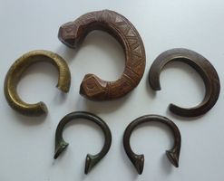 Tolles Lot ++ 5 Stück (Manillas) aus Afrika, Bronze + Kupfer