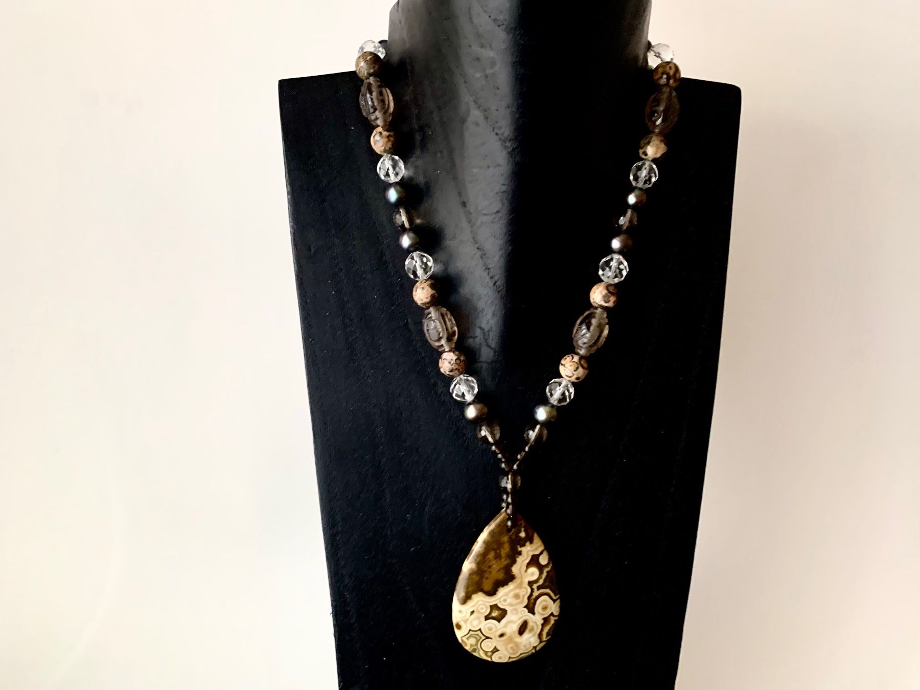 Colliers: Edelstein Halskette mit Jaspis, Perlen & Rauchquarz – Neuf avec emballage d'origine à Rüschlikon par ThereseJewelryDesign