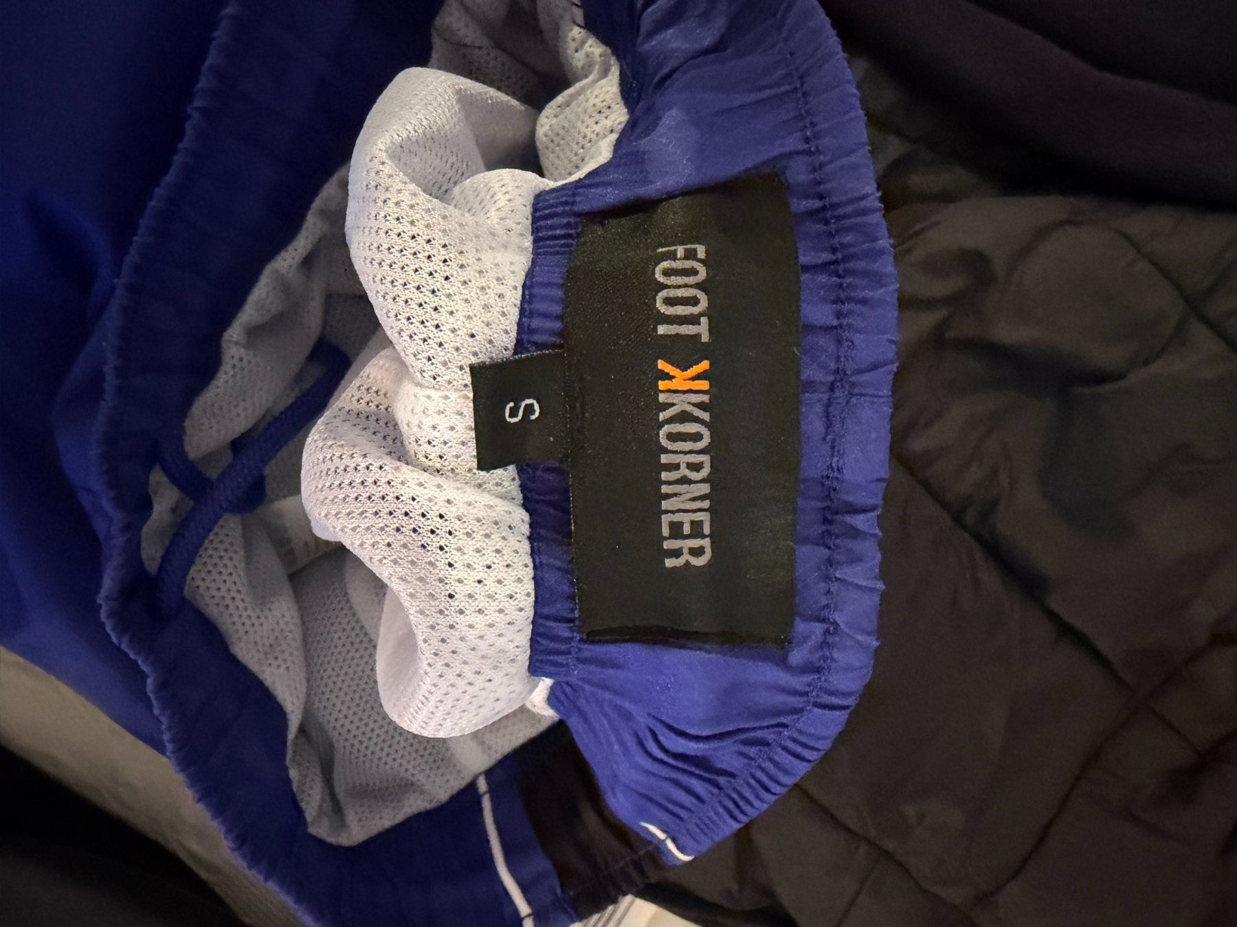 Pantalons: Short Foot Korner bleu – D'occasion à Genève par rij_7zrr 2
