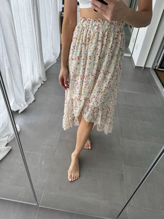 FLORAL ASYMMETRICAL SKIRT NEW WITHOUT PRICE TAG