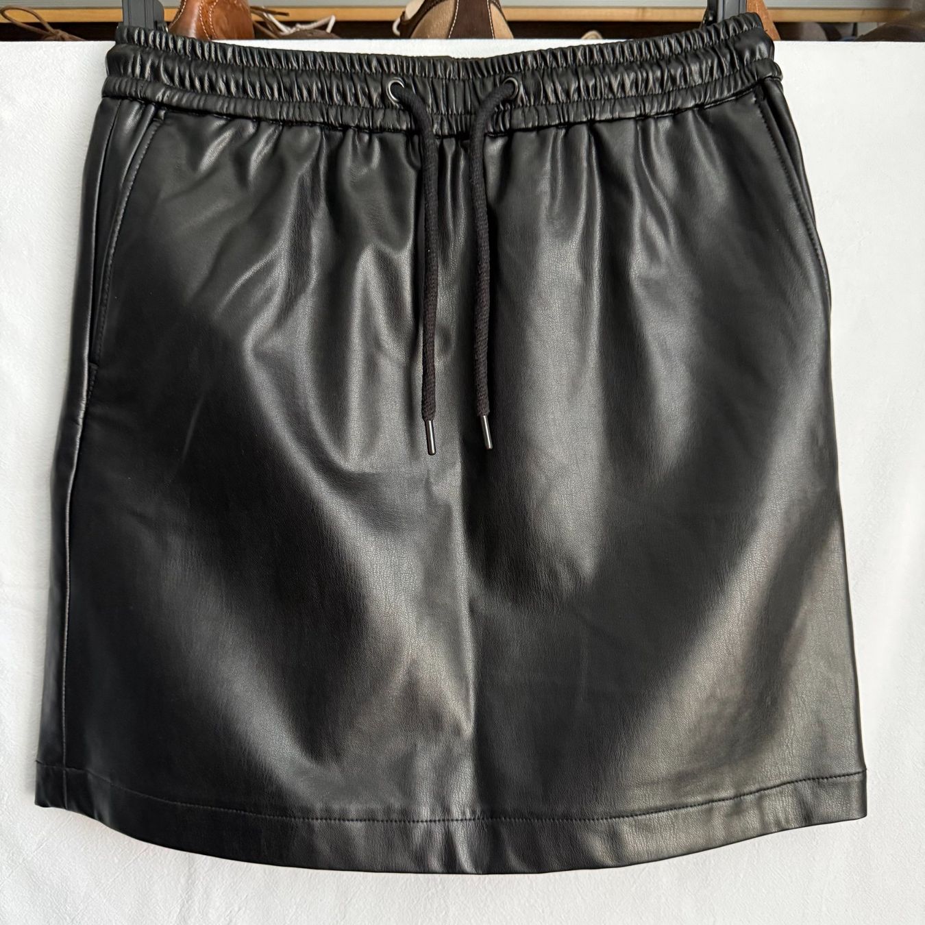 Esprit Gonne: Esprit: Mini-Rock Kunstleder, Schwarz, Gr. 36 – Nuovo (secondo la descrizione) da Riedholz venduto da han_fy6l