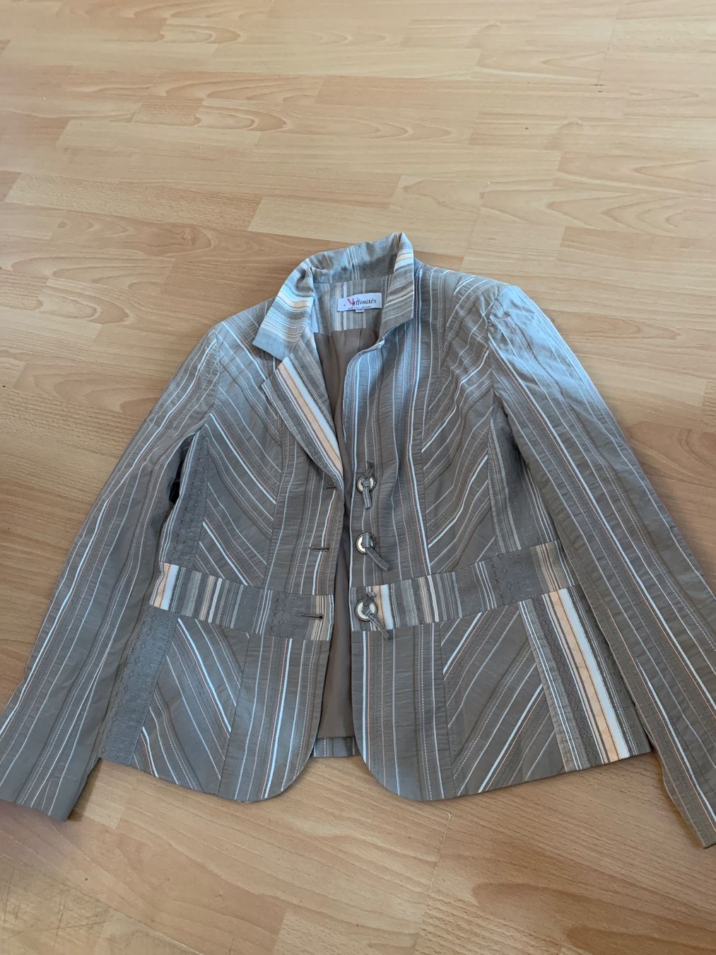 Giacche: Joli blazer Armand Thiery taille 42 CH – Usato da MEYRIN venduto da Gwendo10