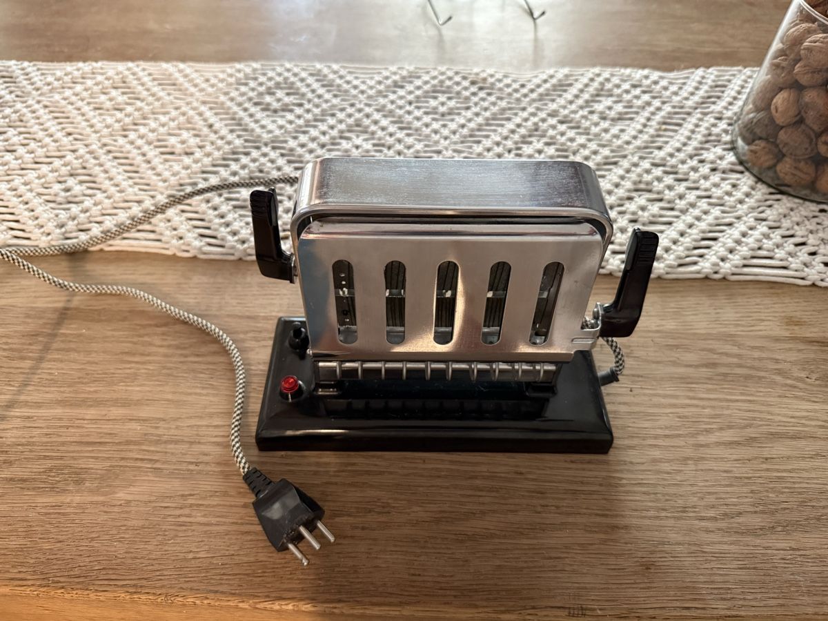 Jura Elettrodomestici da cucina: Jura Toaster Typ 150 – Usato da Adligenswil venduto da stern79
