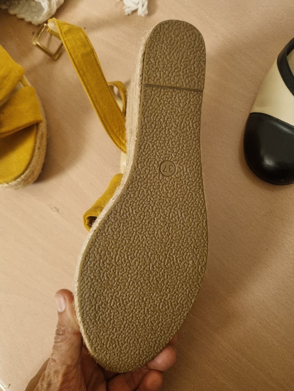 Scarpe da donna: Sandales 37 jaune moutarde – Nuovo (secondo la descrizione) da Peseux venduto da Seven_life 3