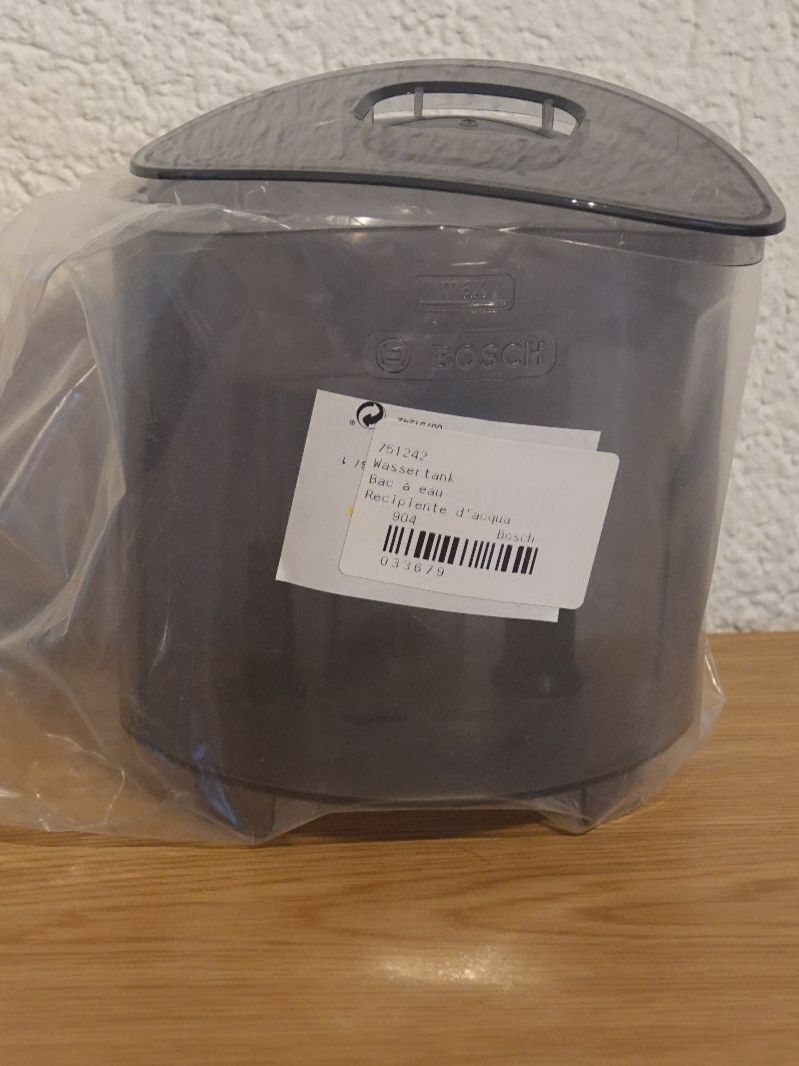 Bosch Ferri da stiro: Wassertank für  Bügelstation Bosch – Nuovo e nell'imballaggio originale da Winterthur venduto da Minerva_59 1