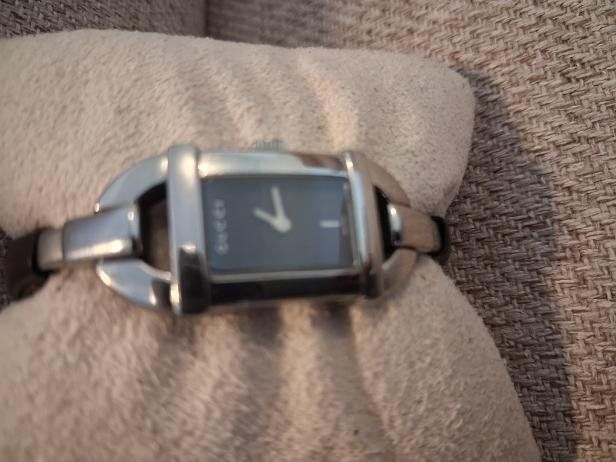 Gucci Montres: Gucci 6800L dame – D'occasion à Genève par Ivlo 1