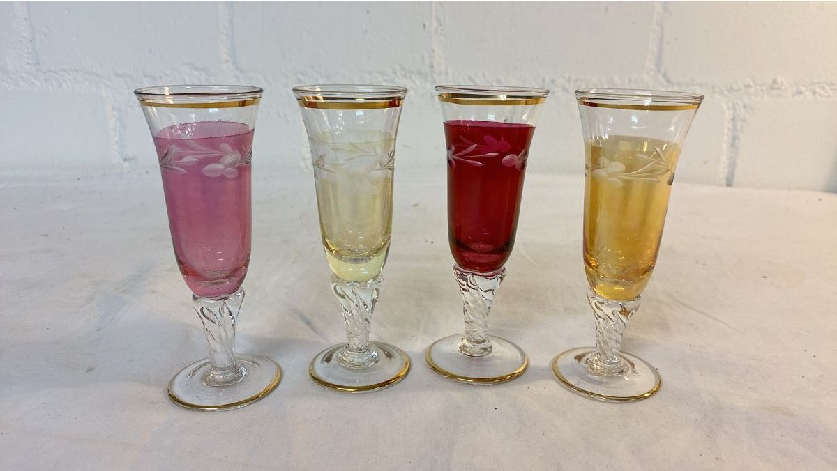 Gläser: 4.Elegantes Kristallglas mit Goldrand – Gebraucht aus sursee von trilli-tralli