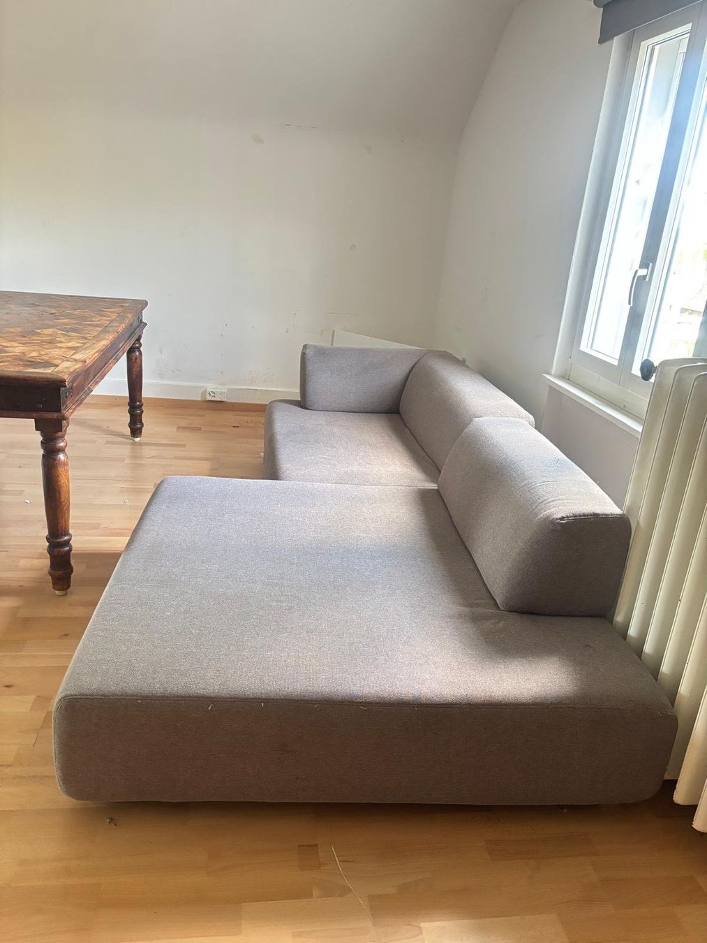 Divani: Grosses Ecksofa, hellgrau, bequem, guter Zustand – Usato da Triengen venduto da Nachthimmel32 1