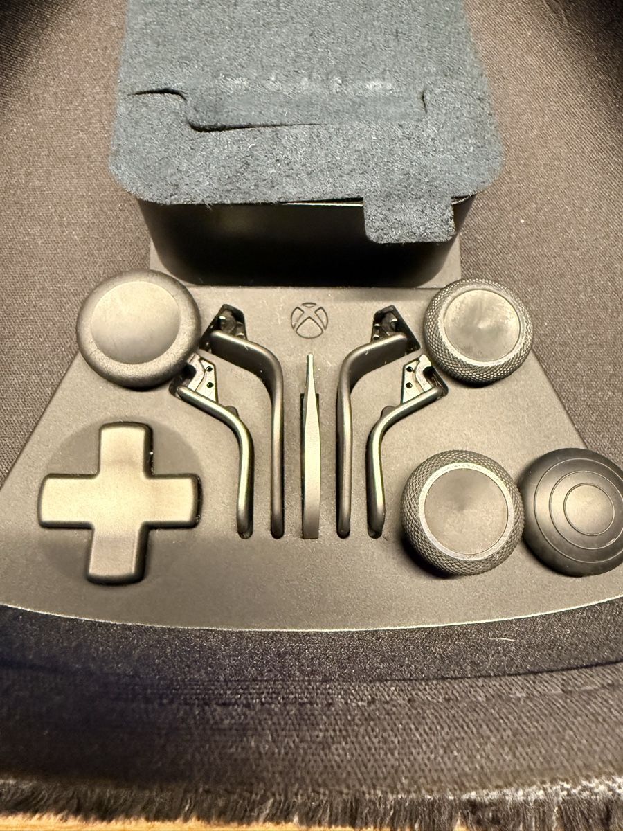 Microsoft Konsolen: Xbox Series X 1TB + Elite Wireless Controller + Controller – Gebraucht aus Neuhausen am Rheinfall von K.Sonderer 3