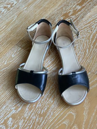 Bequeme Leder-Sandalen, Gr. 39, schwarz-silber von Navyboot!