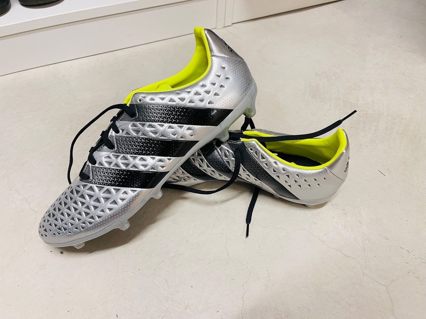 Adidas Scarpe da uomo: Adidas Fussballschuhe – Nuovo (secondo la descrizione) da Kriens venduto da janus17