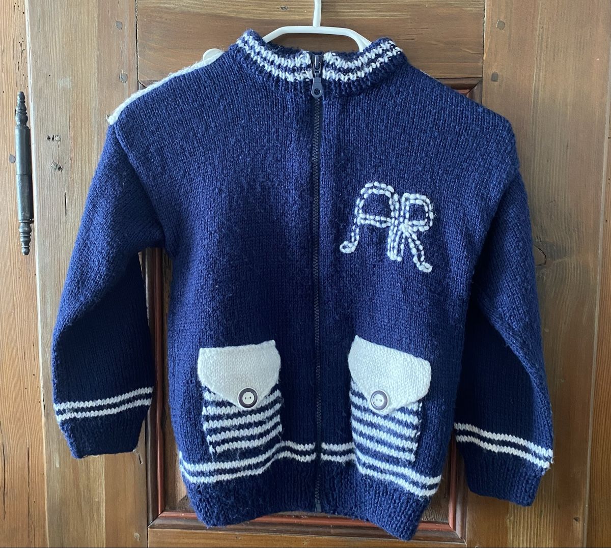 Pulls et sweat-shirts: Strickjacke Gr 98 / 104 – D'occasion à Dornach par flurym