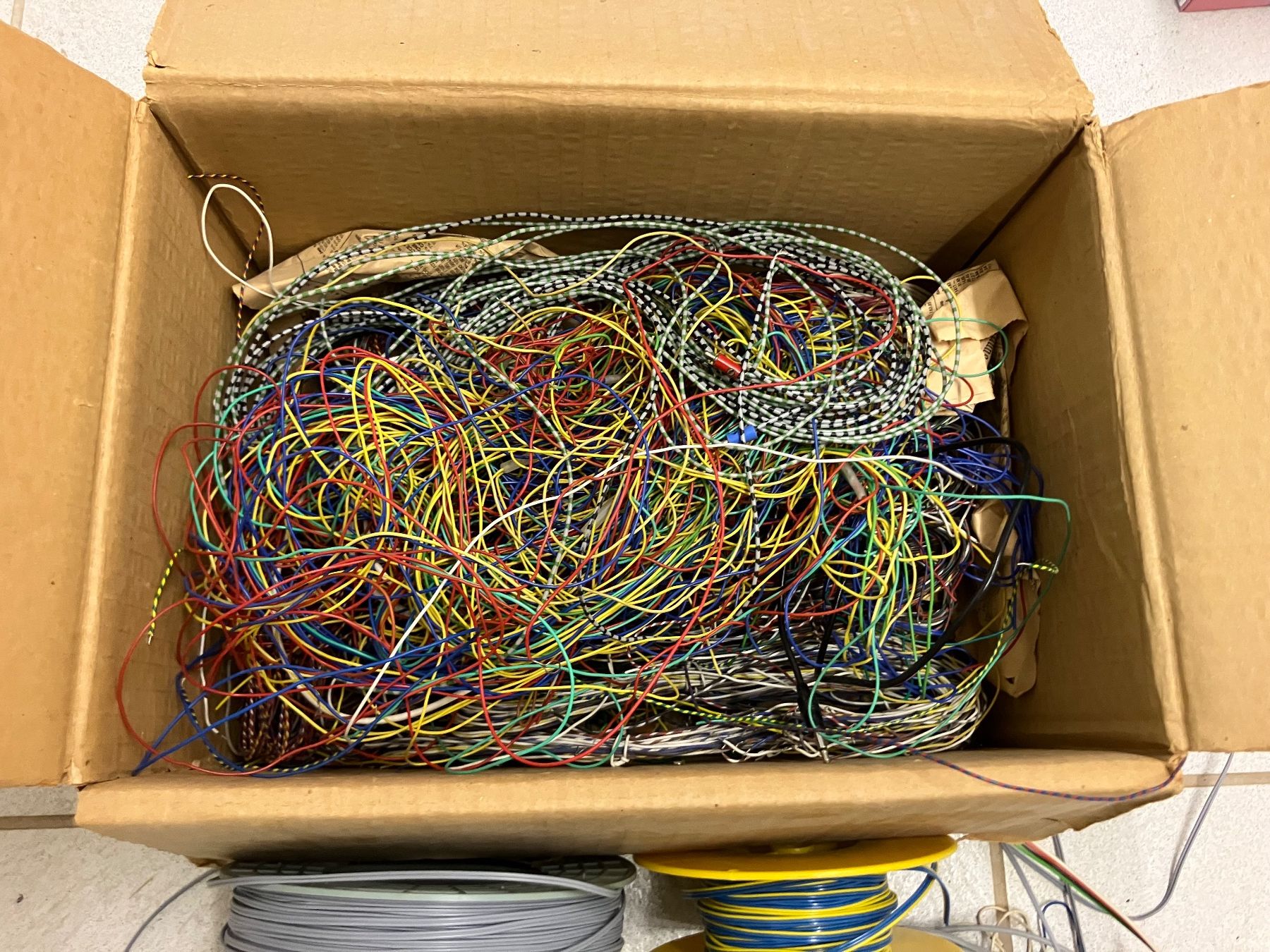 Modelleisenbahnen: Konvolut Modellbahn Drähte/ Kabel / Litzen – Gebraucht aus Schlieren von mvm01 2