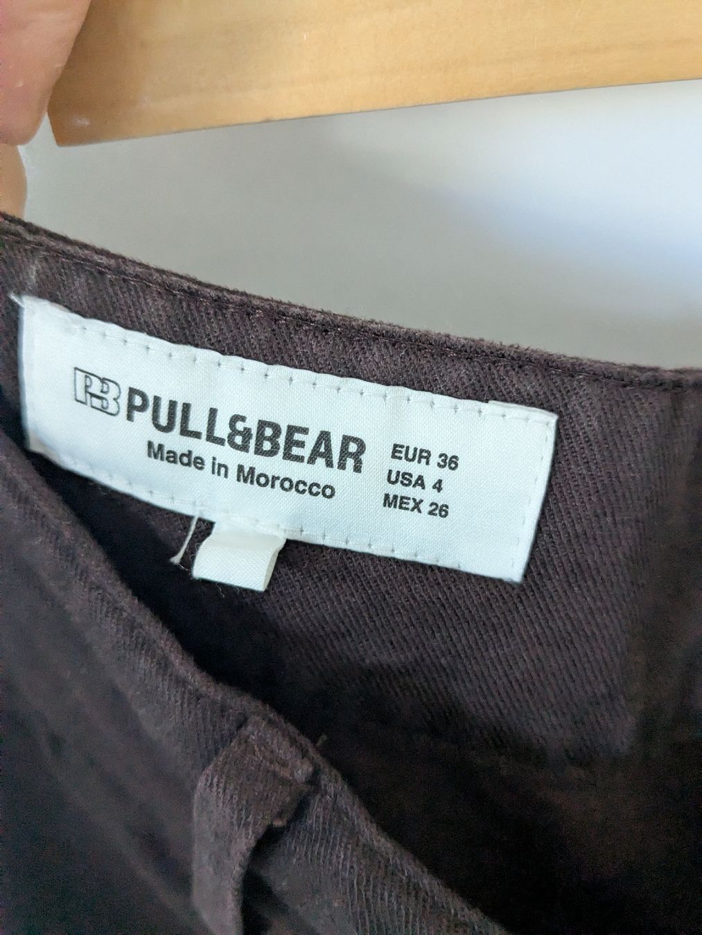 Pull&Bear Pantaloni: Hose Pull&Bear braun Stoffhose Grösse 36  – Usato da Rorschach venduto da olg_5qq2 2