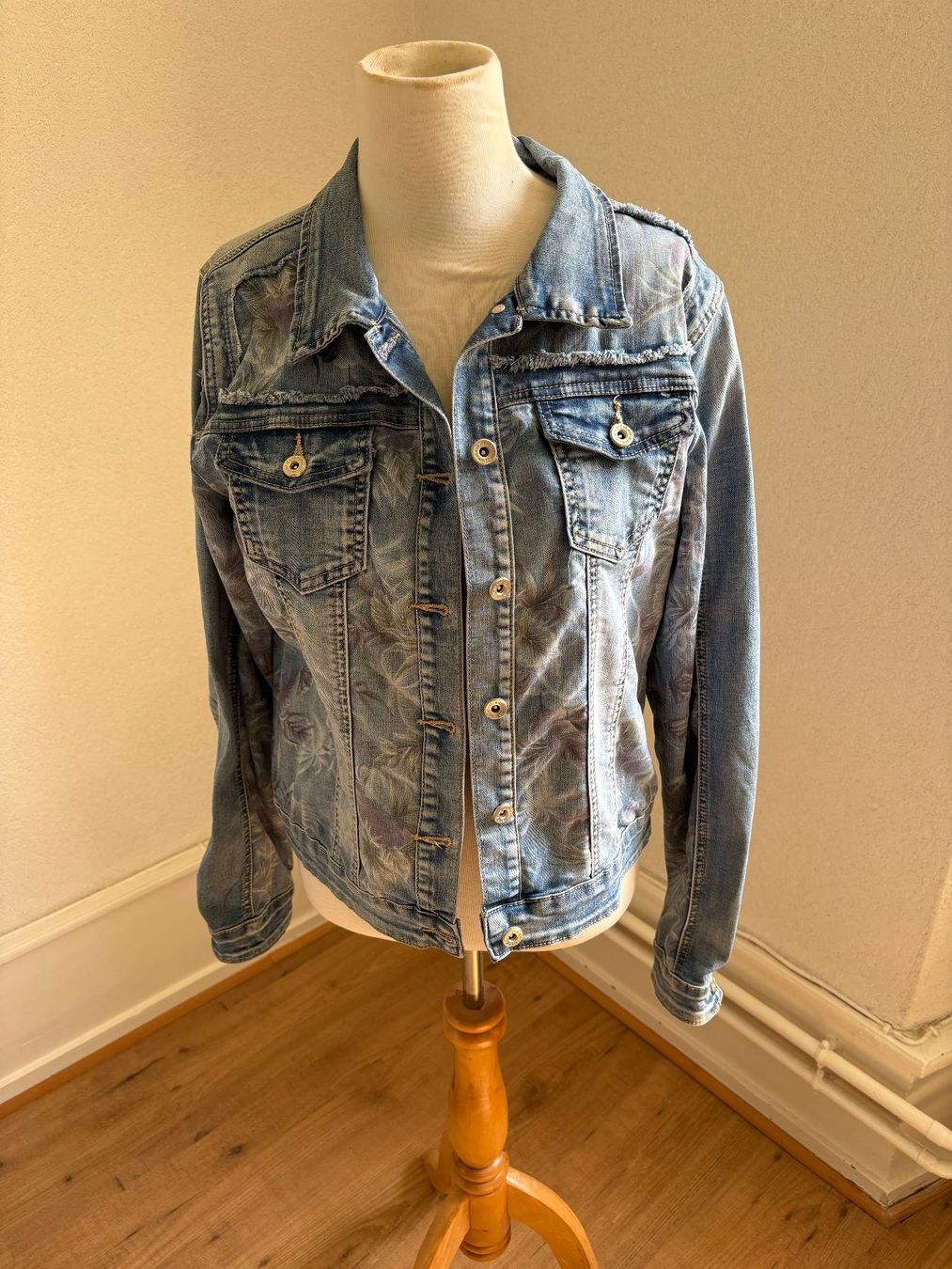 Giacche: Veste jean t.42 – Usato da Vallorbe venduto da Savannah03