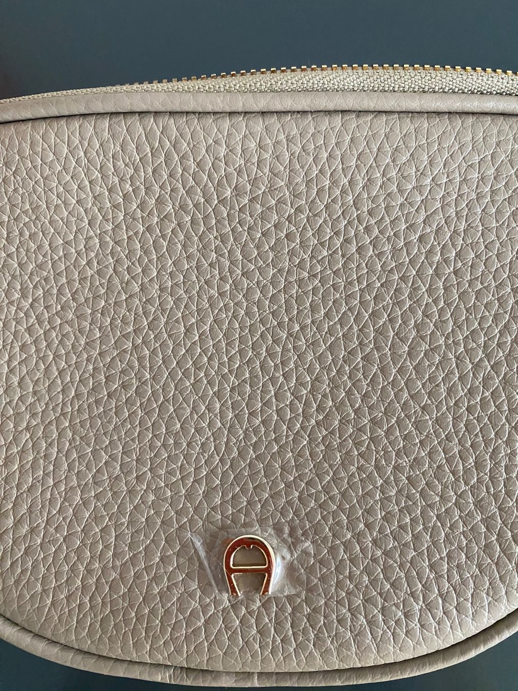Aigner Taschen für Damen: Aigner Bauchtasche beige/ètoupe. NEU – Neu (gemäss Beschreibung) aus Zug von Pereromi 2