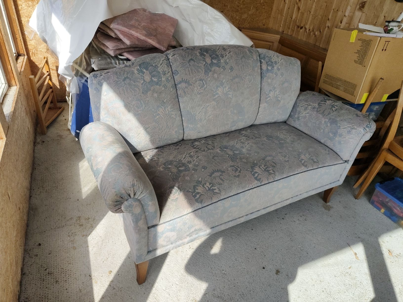 Divani: Sofa Blumenmuster gebraucht – Usato da Neukirch (Egnach) venduto da ers_9m72