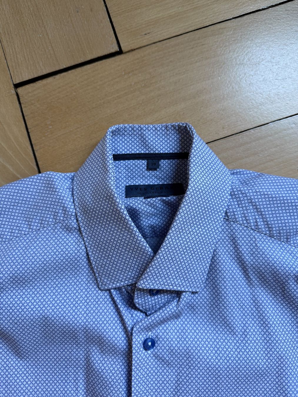 Camicie: YVES GERARD - Hemd blau-weiss gemustert 39 – Usato da Zürich venduto da Diazaio 1