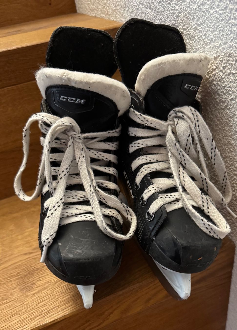 Ccm Pattini da ghiaccio: CCM Schlittschuhe in Gr. 27 – Usato da Herzogenbuchsee venduto da zukerka 3