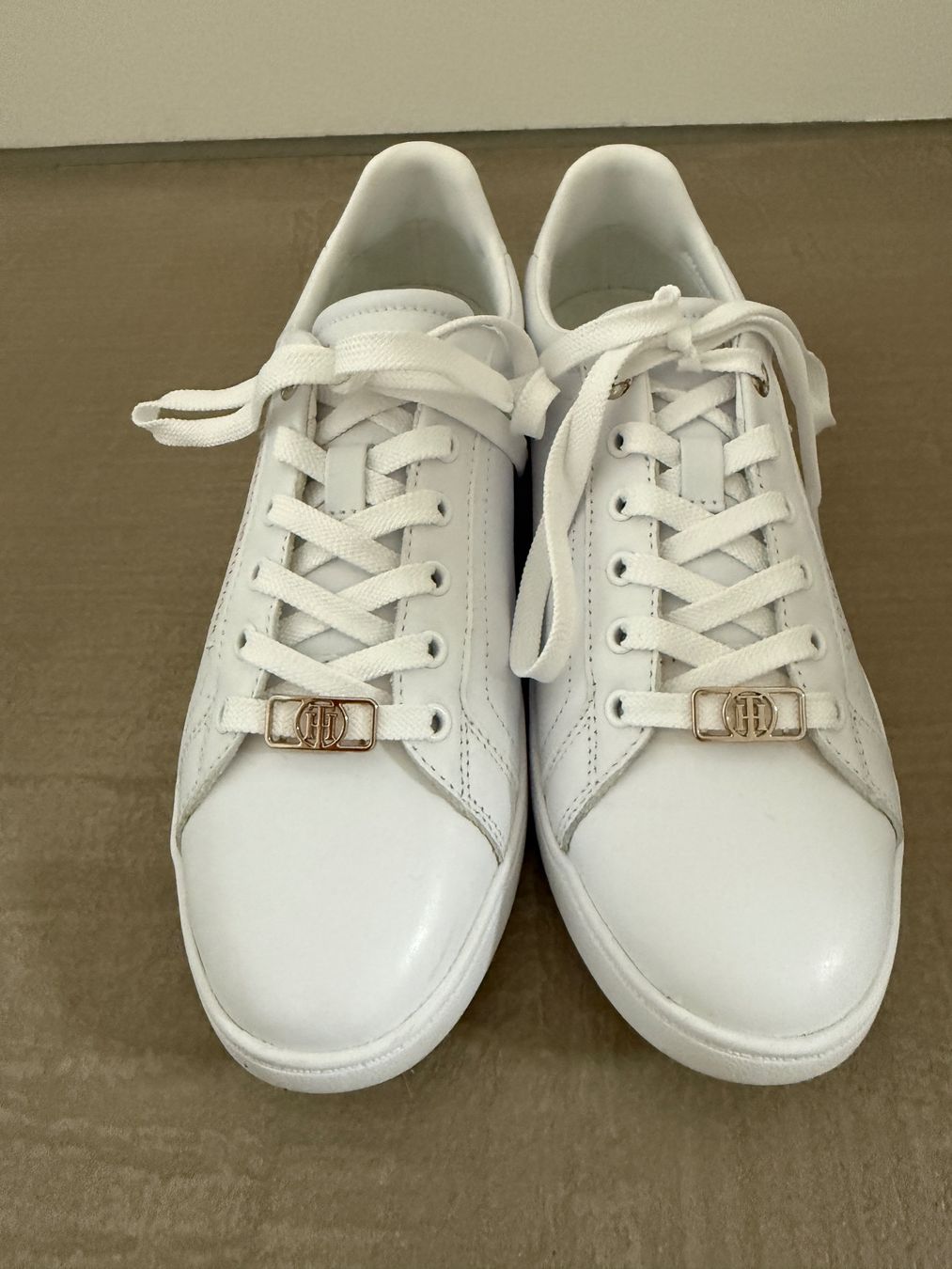 Tommy Hilfiger Scarpe da donna: Tommy Hilfiger Sneaker 39 – Usato da Schindellegi venduto da butterfly242011 1