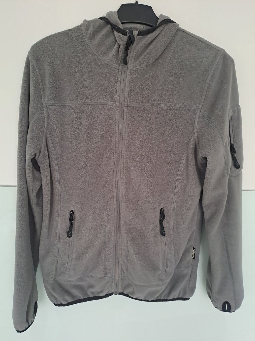 Maglioni & Felpe: Kapuzenpullover Damen Grösse M – Usato da Feuerthalen venduto da kigo87
