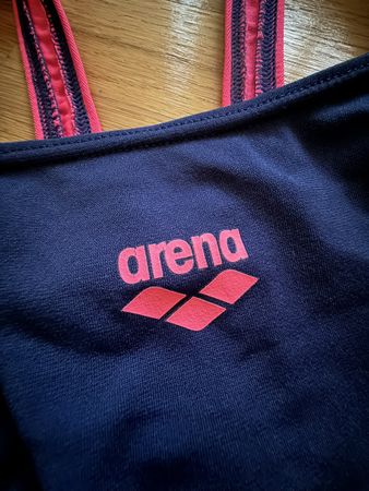Arena Badeanzug, neuwertig, ideal für das Schwimmtraining