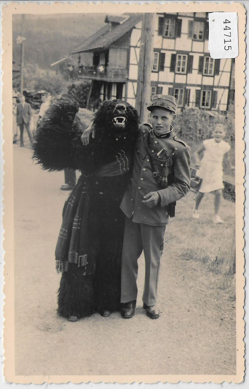 Cartes postales: "Bär" mit Soldat – D'occasion à Ettingen par Kartenplanet