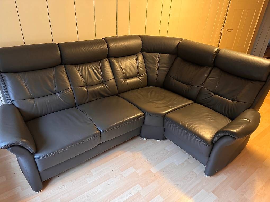 Divani: Guterhaltenes Eck Sofa – Usato da Wil ZH venduto da gublertribe