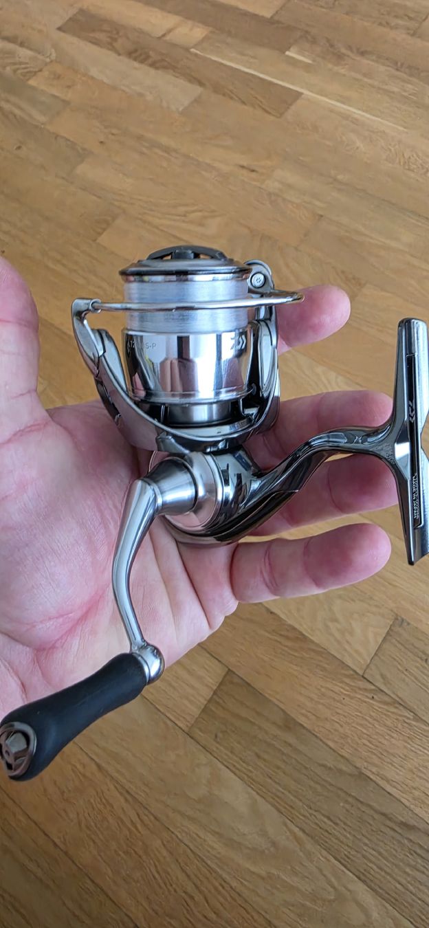 Daiwa Tamburi & Mulinelli: Daiwa EXIST LT 2000S-P – Nuovo (secondo la descrizione) da Alpnach Dorf venduto da Maksim777 1