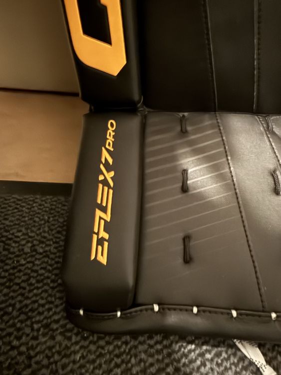 CCM EFLEX 7 Pro Custom Goalie-Schoner 34+1.5 – neuwertig (Neu (gemäss ...