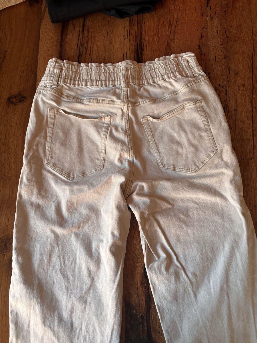 Pull&Bear Jeans: Pull&Bear Light Beige Loose Fit Jeans – Gebraucht aus Zürich von gia_h8kg 1