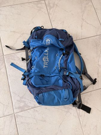 Trollkids Wanderrucksack blau 30 Liter verstellbar, ab 7 Jah