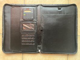 Porte-documents en cuir noir avec calculatrice